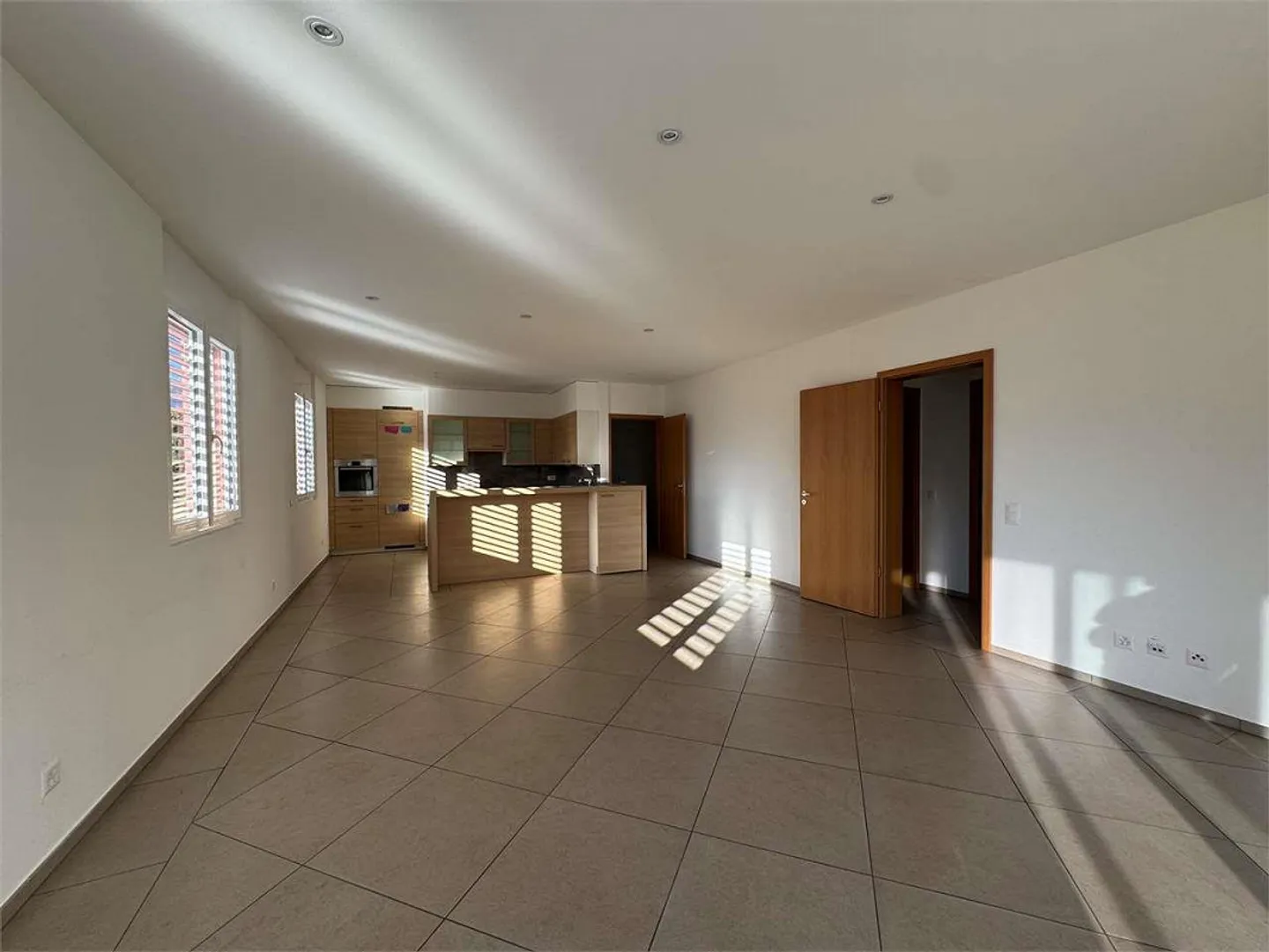 Villa moderna con vista lago - Foto 4 di 11