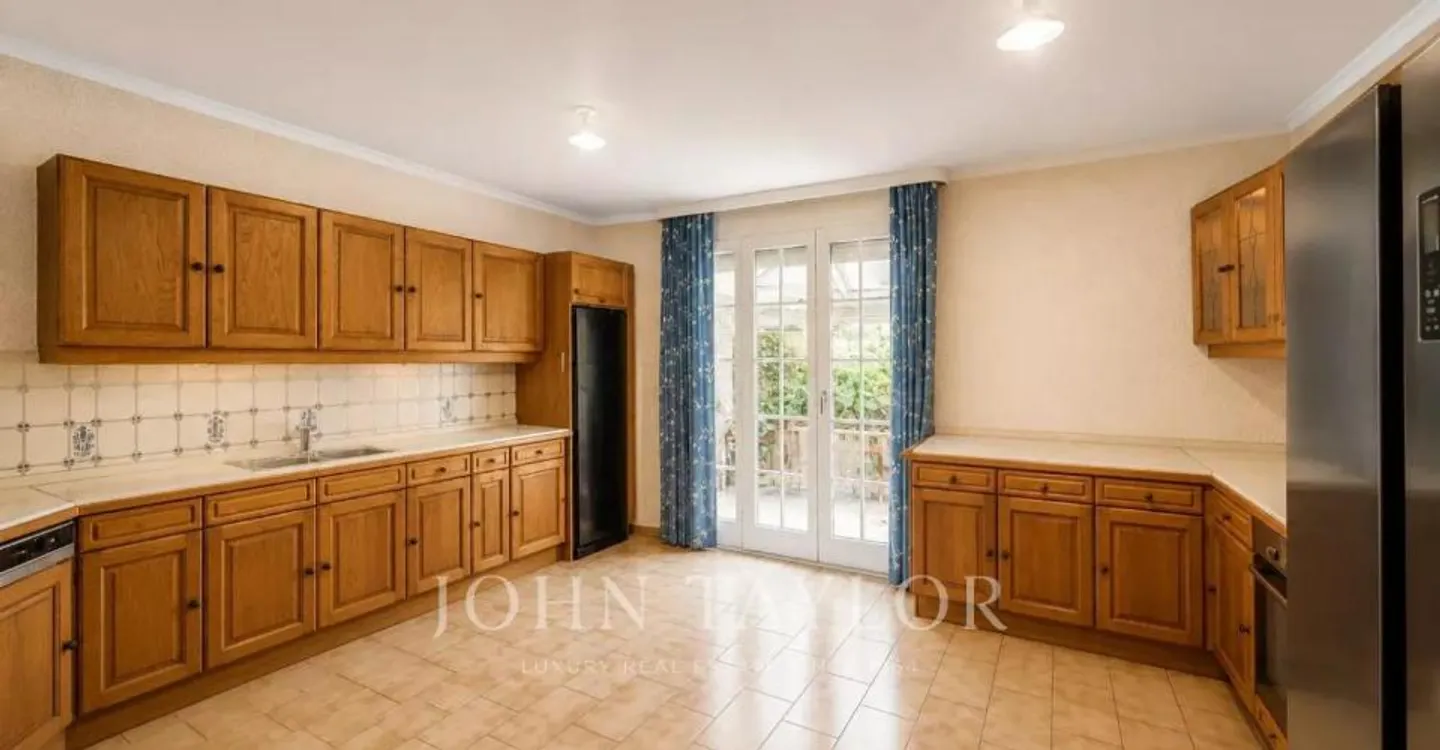 Incantevole Casa Familiare in Zona Tranquilla - Foto 7 di 13