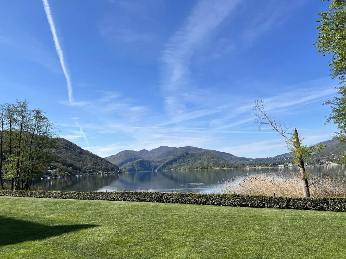 LUGANO-MUZZANO, SEEFRONT 2.5 ZIMMER WOHNUNG MIT GARTEN - Foto 14 von 15