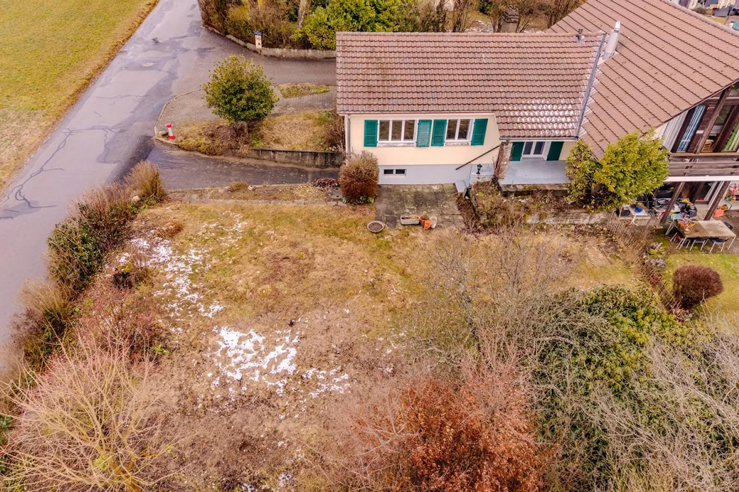 Affascinante casa unifamiliare con potenziale alla periferia di Meikirch. - Foto 1 di 11
