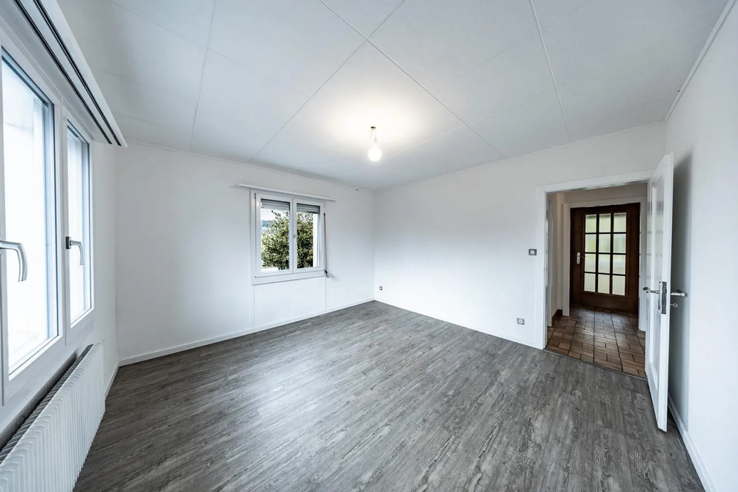 Affascinante casa unifamiliare con potenziale alla periferia di Meikirch. - Foto 5 di 11