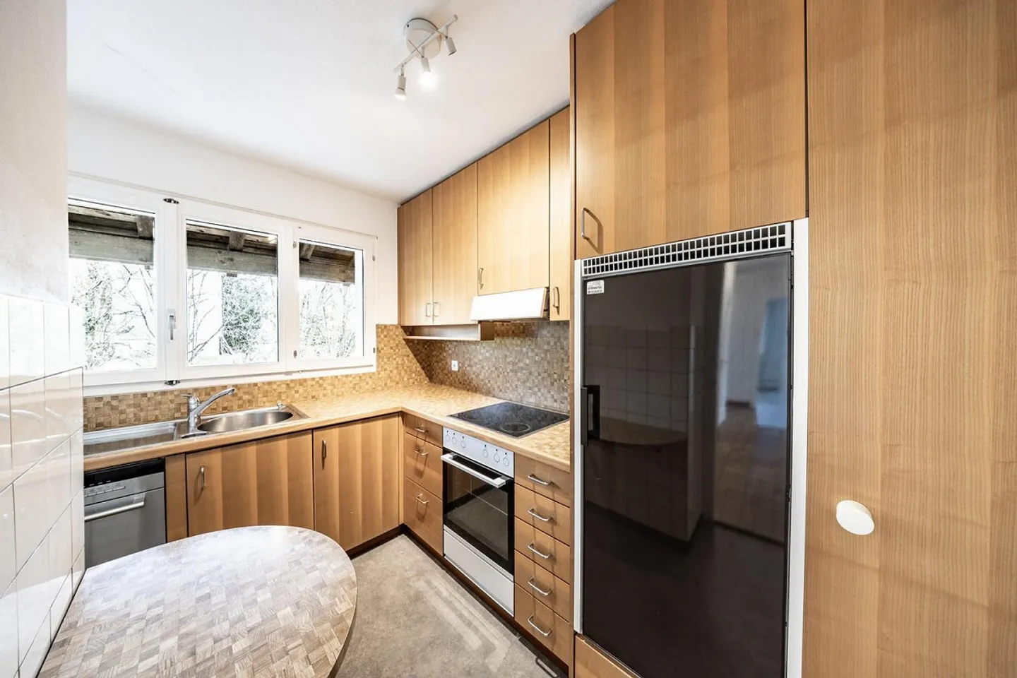 Affascinante casa unifamiliare con potenziale alla periferia di Meikirch. - Foto 6 di 11