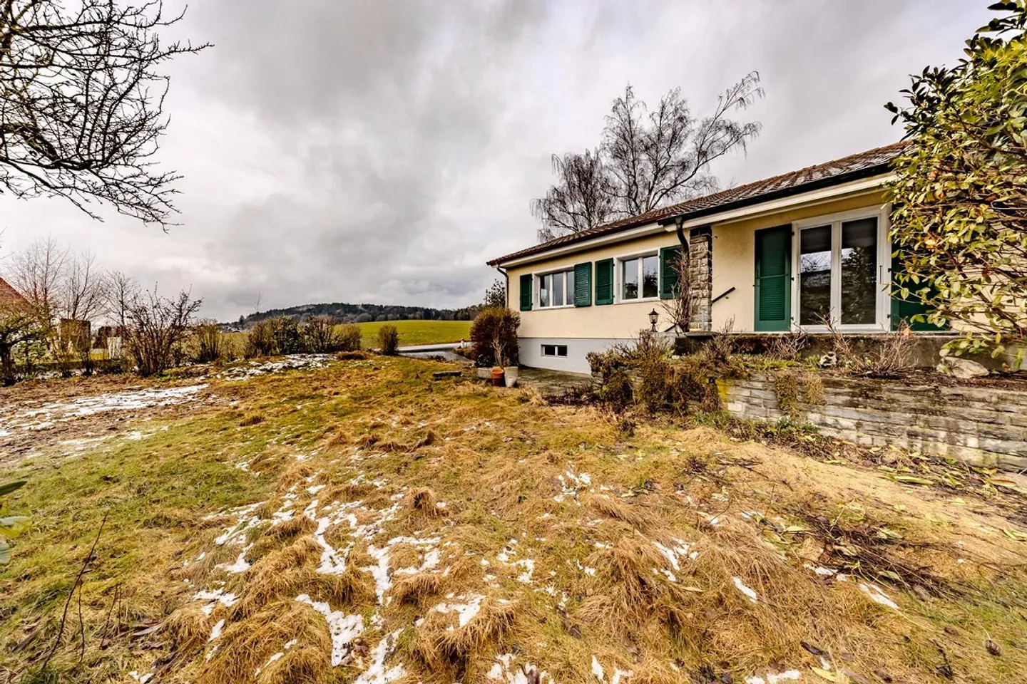 Affascinante casa unifamiliare con potenziale alla periferia di Meikirch. - Foto 3 di 11