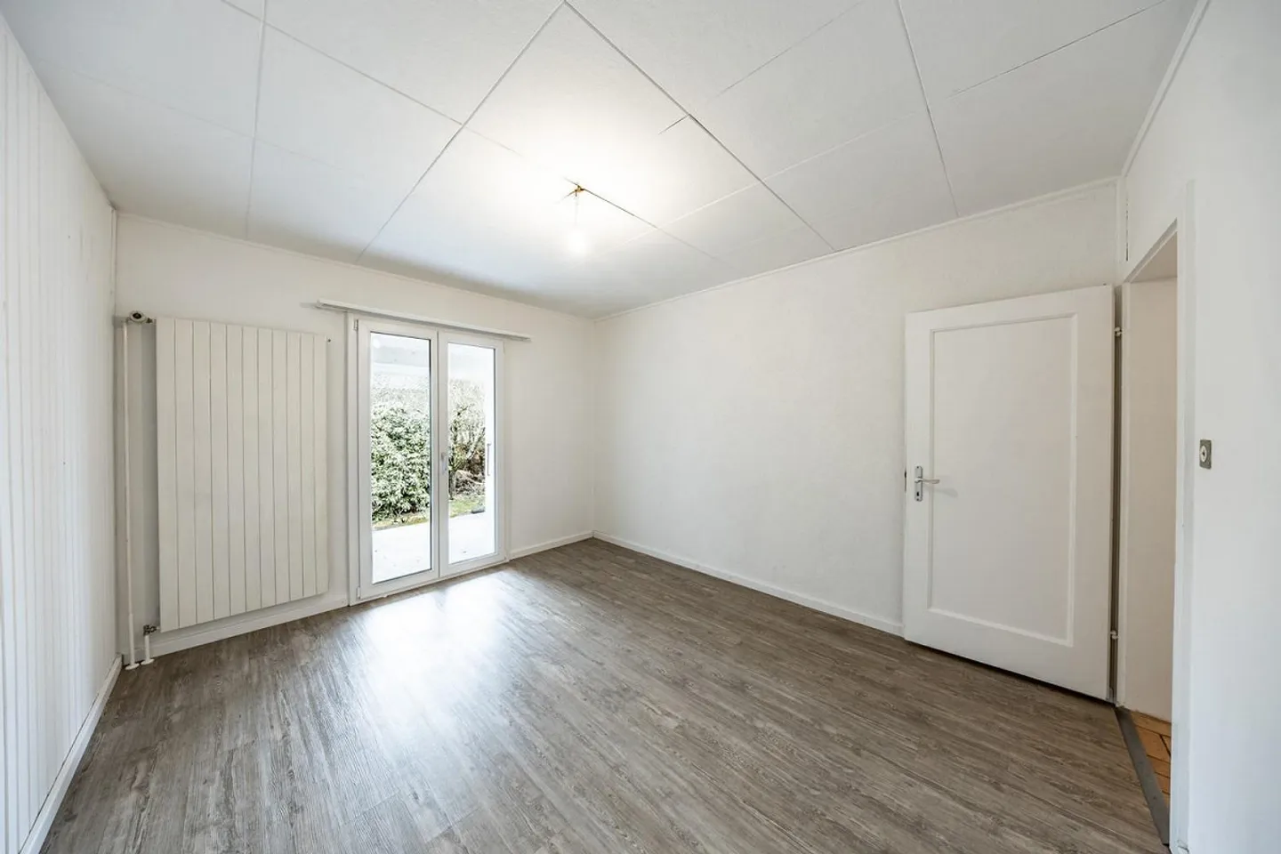 Affascinante casa unifamiliare con potenziale alla periferia di Meikirch. - Foto 4 di 11