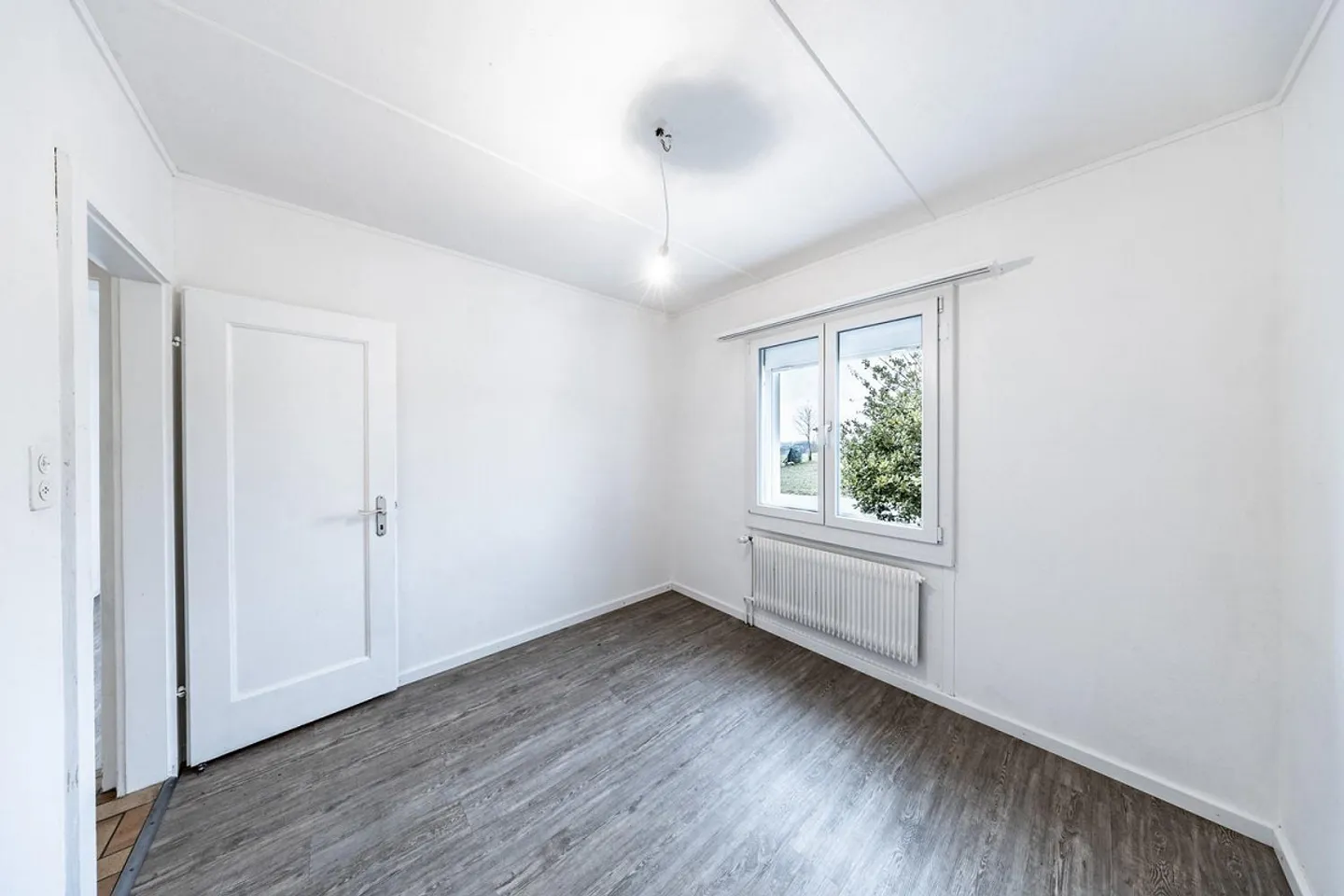 Affascinante casa unifamiliare con potenziale alla periferia di Meikirch. - Foto 7 di 11