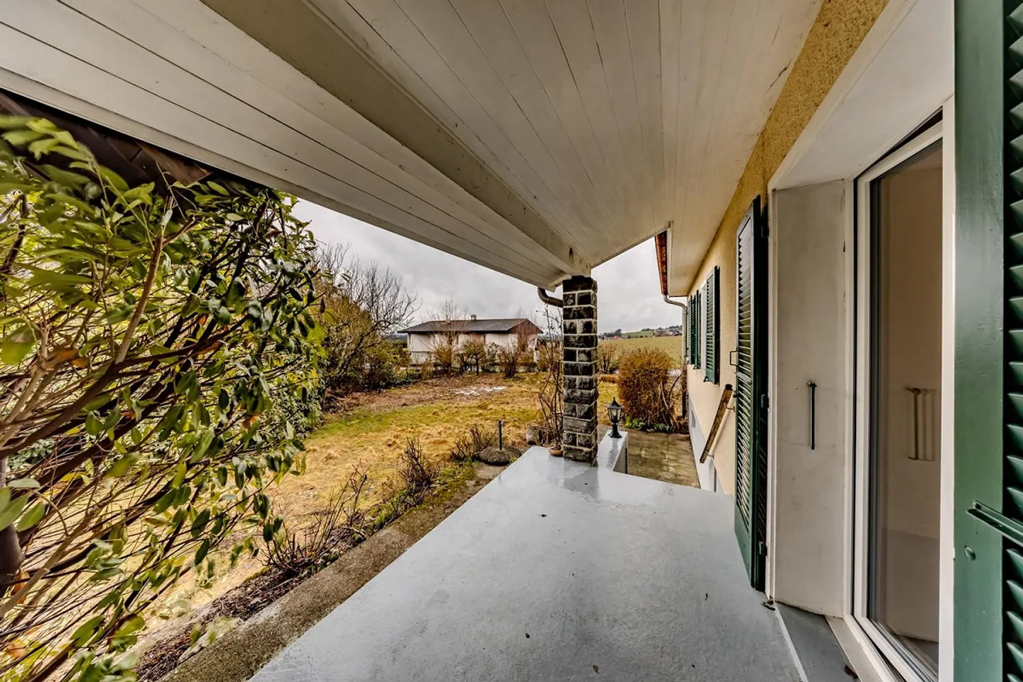 Affascinante casa unifamiliare con potenziale alla periferia di Meikirch. - Foto 10 di 11