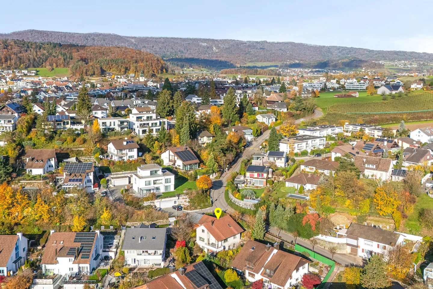 Comfortable living with harmonious ambiance - Photo 2 of 13