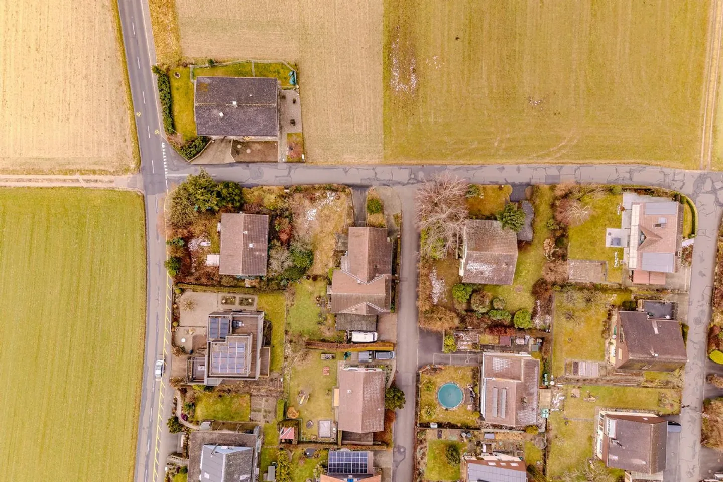 Affascinante casa unifamiliare con potenziale alla periferia di Meikirch. - Foto 11 di 11