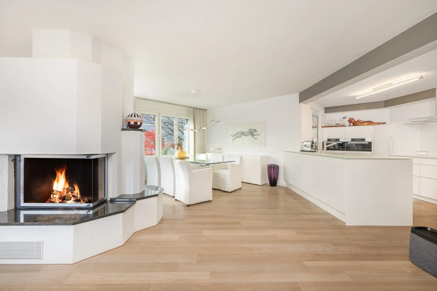 Comfortable living with harmonious ambiance - Photo 3 of 13