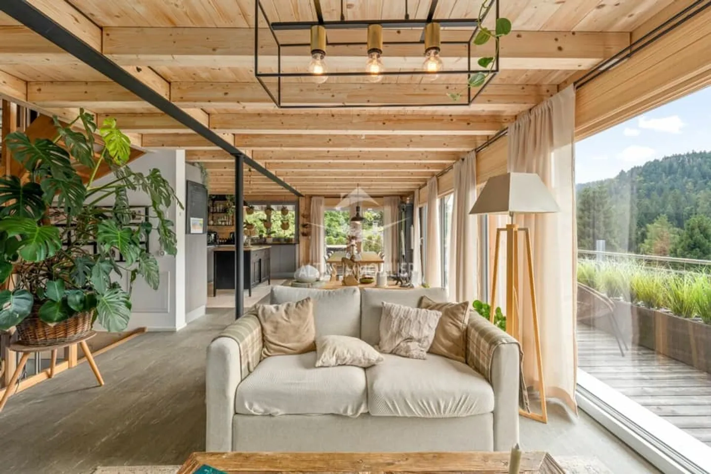 New Chalet - Photo 4 of 13