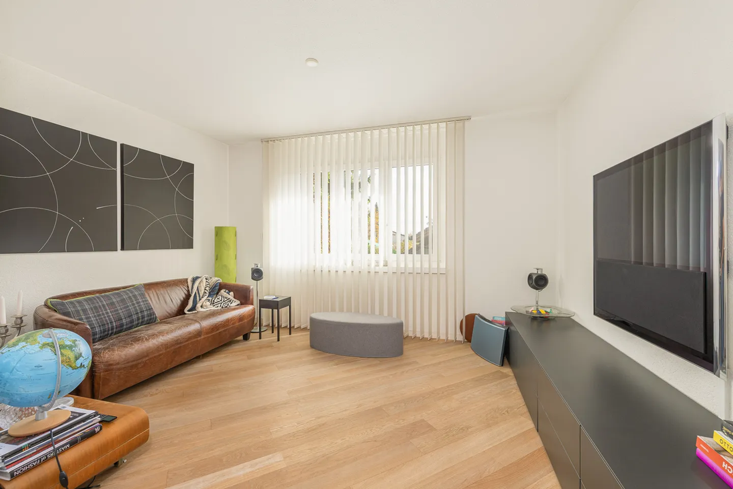 Comfortable living with harmonious ambiance - Photo 5 of 13