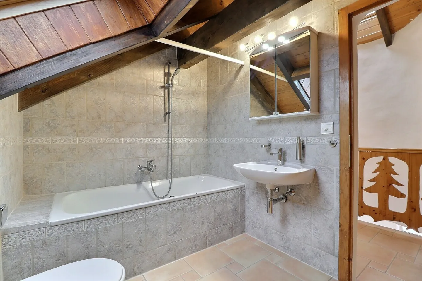 Superb 3.5 room duplex with terrace - Photo 4 of 9