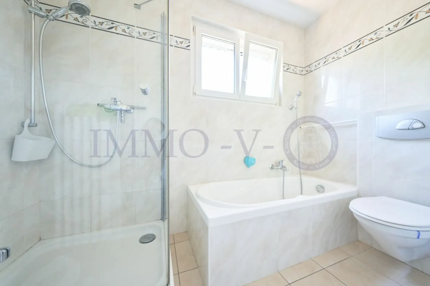 VILLA INDIVIDUALE CON GRANDE GIARDINO E POSIZIONE IDEALE - Foto 10 di 12