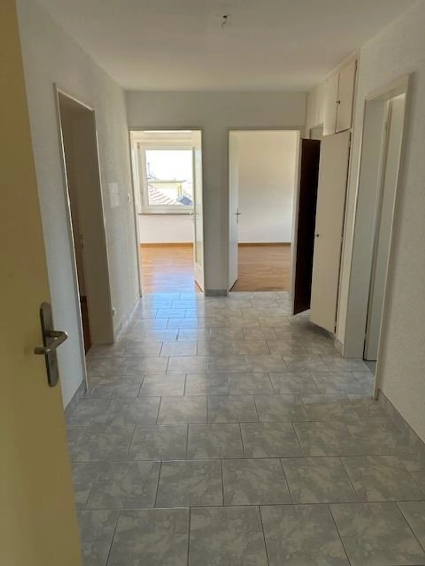 Appartamento con bella vista, luminoso, appartamento 4 locali - Foto 3 di 8