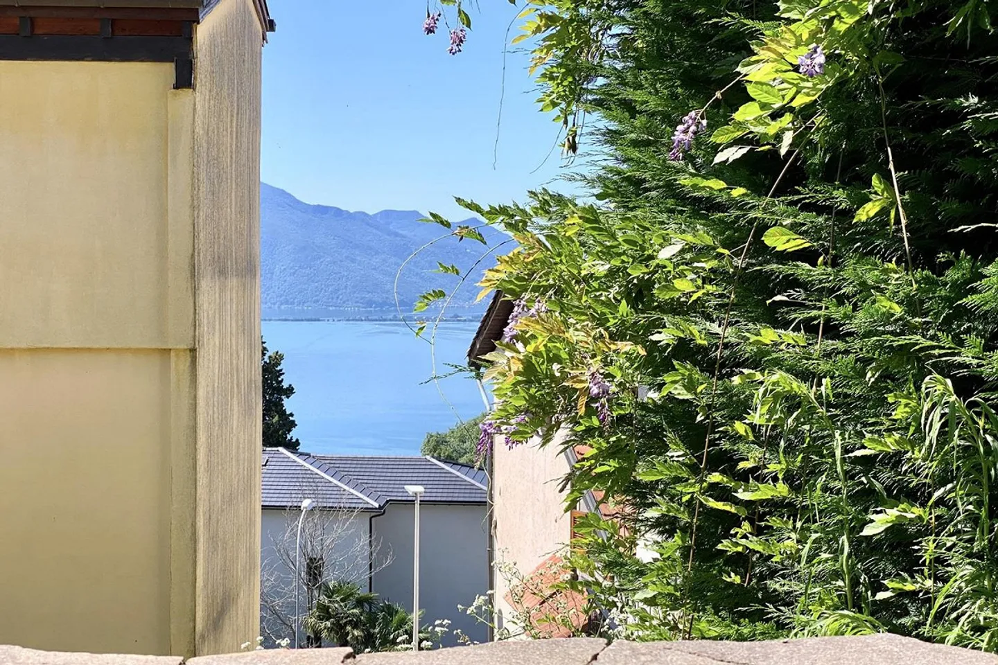 Renovated 2.5-room apartment with large garden and courtyard - Photo 5 of 13