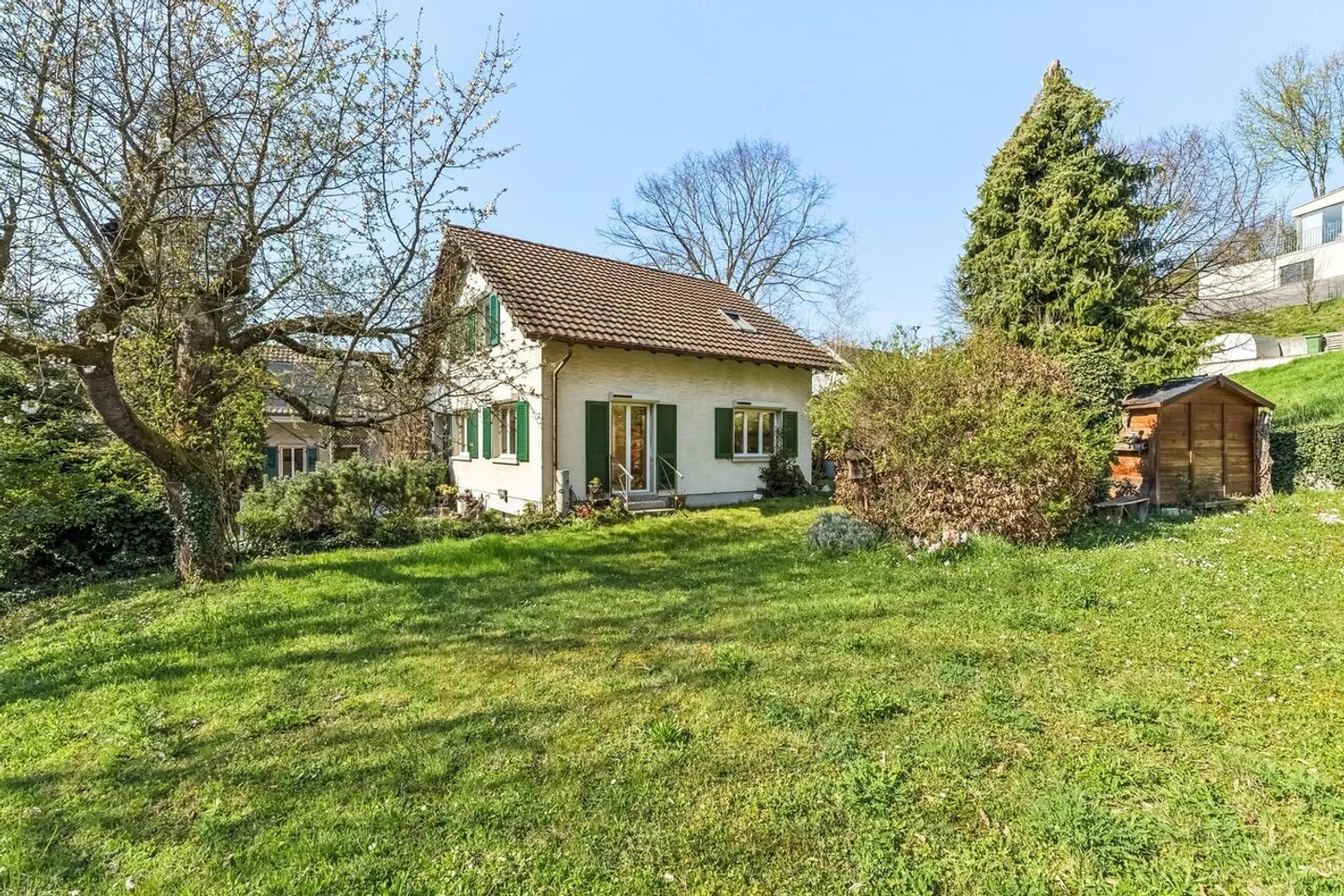 Modernized Family Paradise with Beautiful Large Garden - Photo 5 of 6