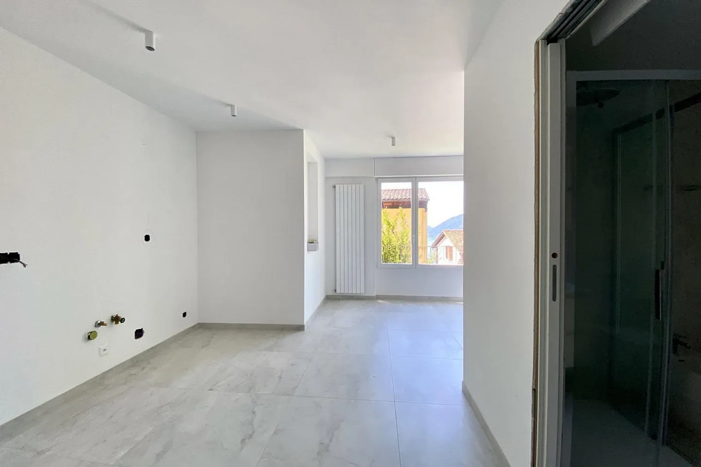 Renovated 2.5-room apartment with large garden and courtyard - Photo 7 of 13