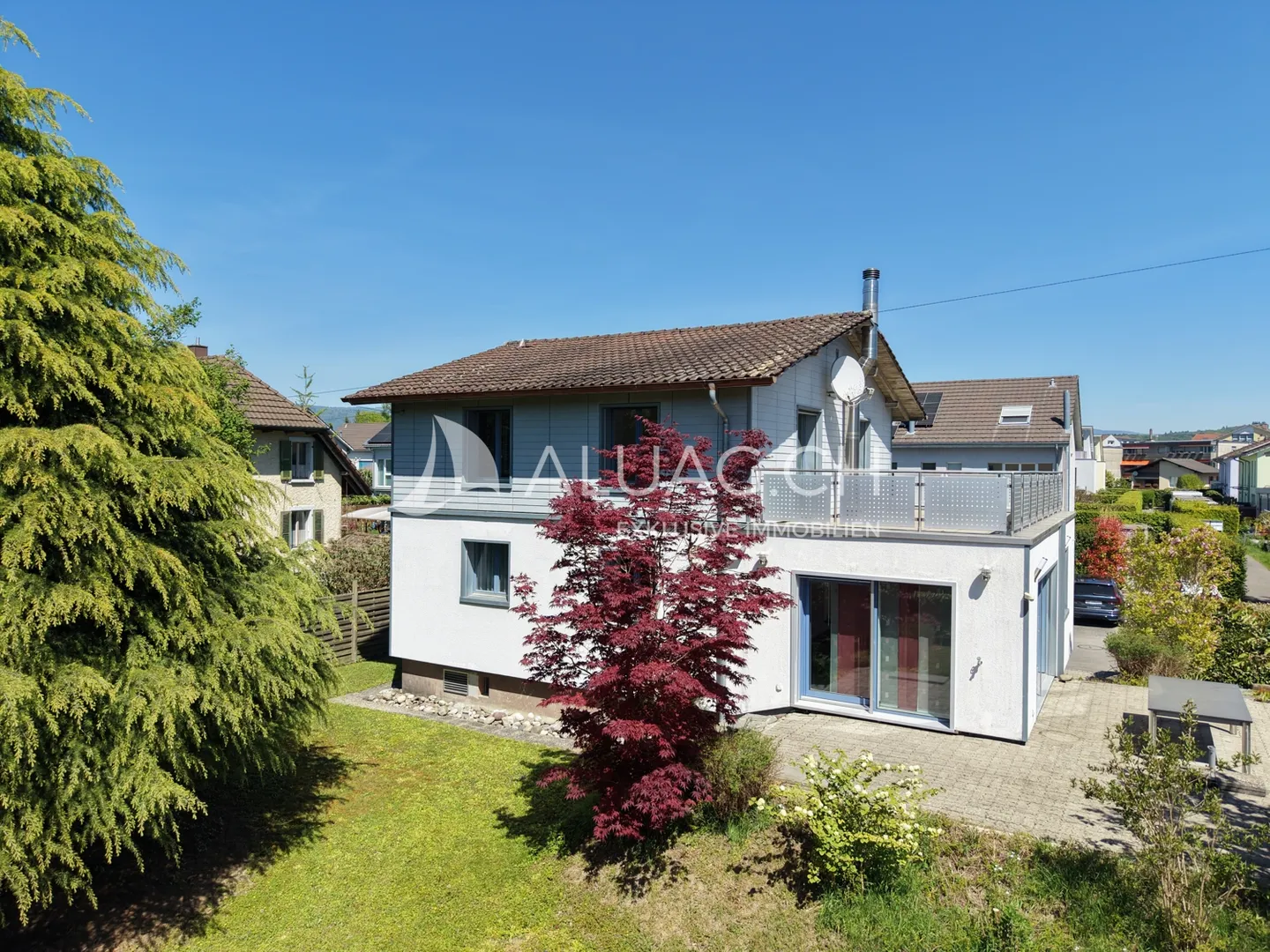 Modernes Familienhaus mit Garten - Foto 1 von 9
