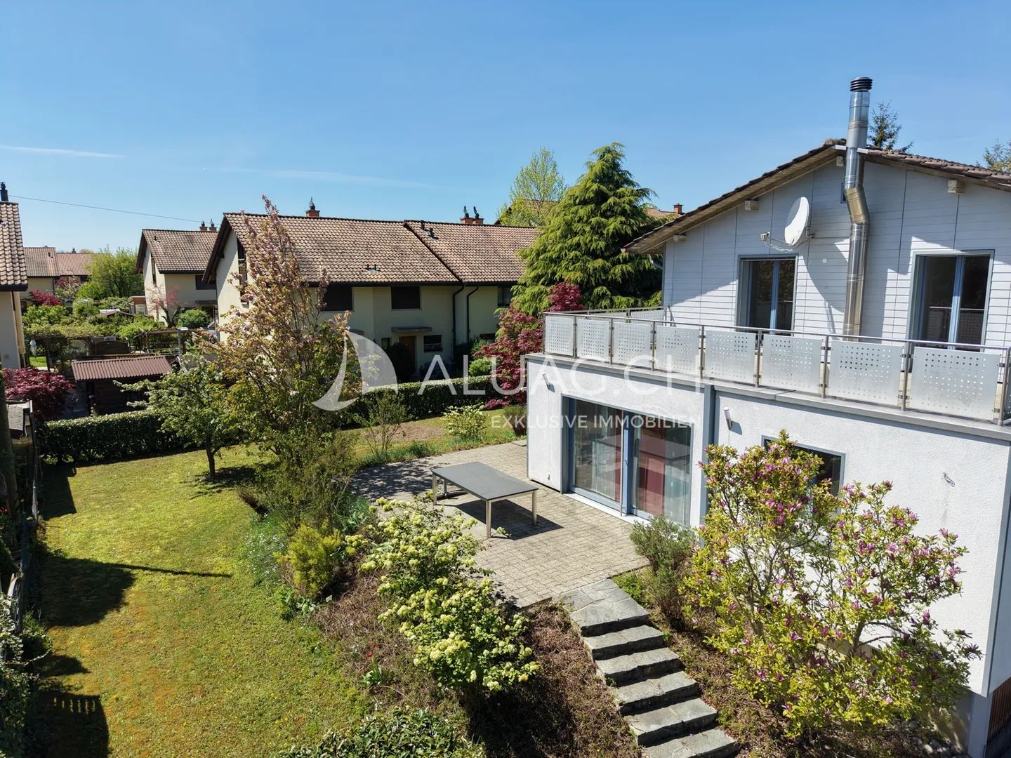 Modernes Familienhaus mit Garten - Foto 4 von 9