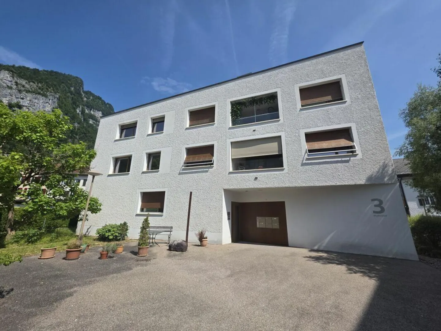 Moderne Wohnung im Zentrum von Näfels - Foto 1 von 16