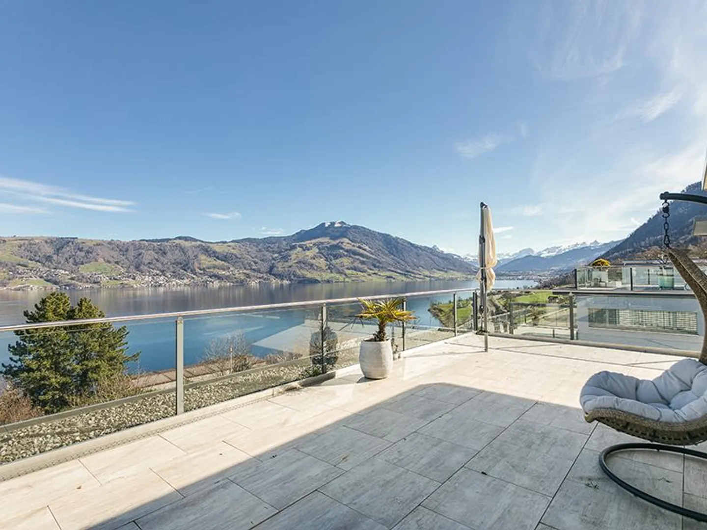 PRIVATE LAKE VIEW | Immensee - Photo 1 of 10