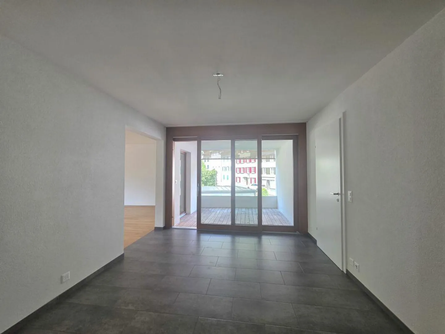 Moderne Wohnung im Zentrum von Näfels - Foto 9 von 16