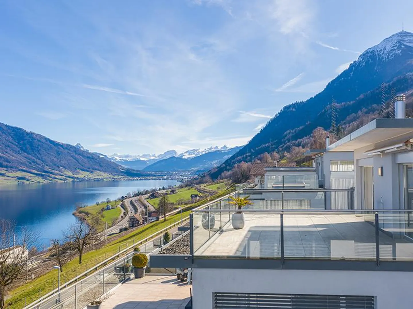 PRIVATE LAKE VIEW | Immensee - Photo 2 of 10