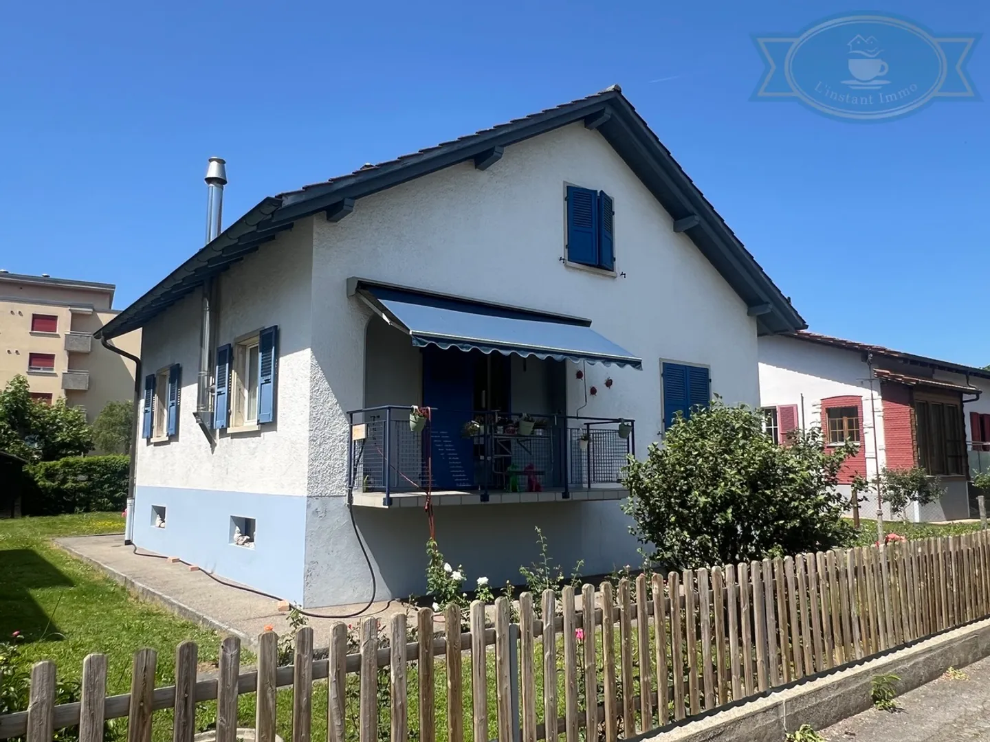 Spacious Family Home with Garden - Photo 2 of 11