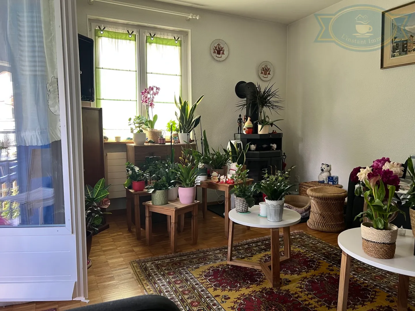 Spacious Family Home with Garden - Photo 3 of 11