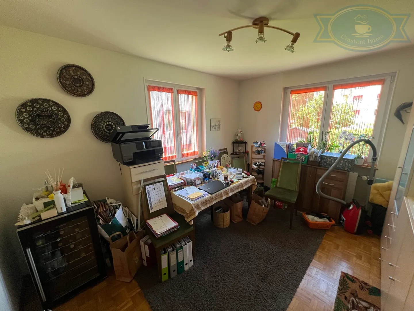 Spacious Family Home with Garden - Photo 7 of 11