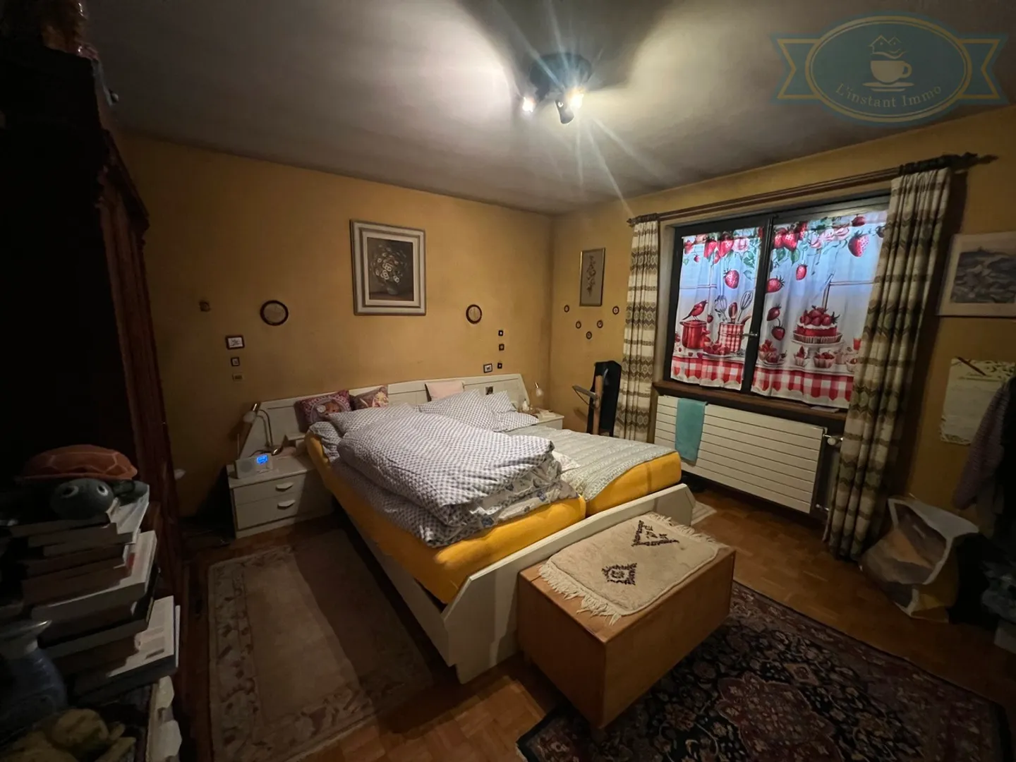Spacious Family Home with Garden - Photo 8 of 11
