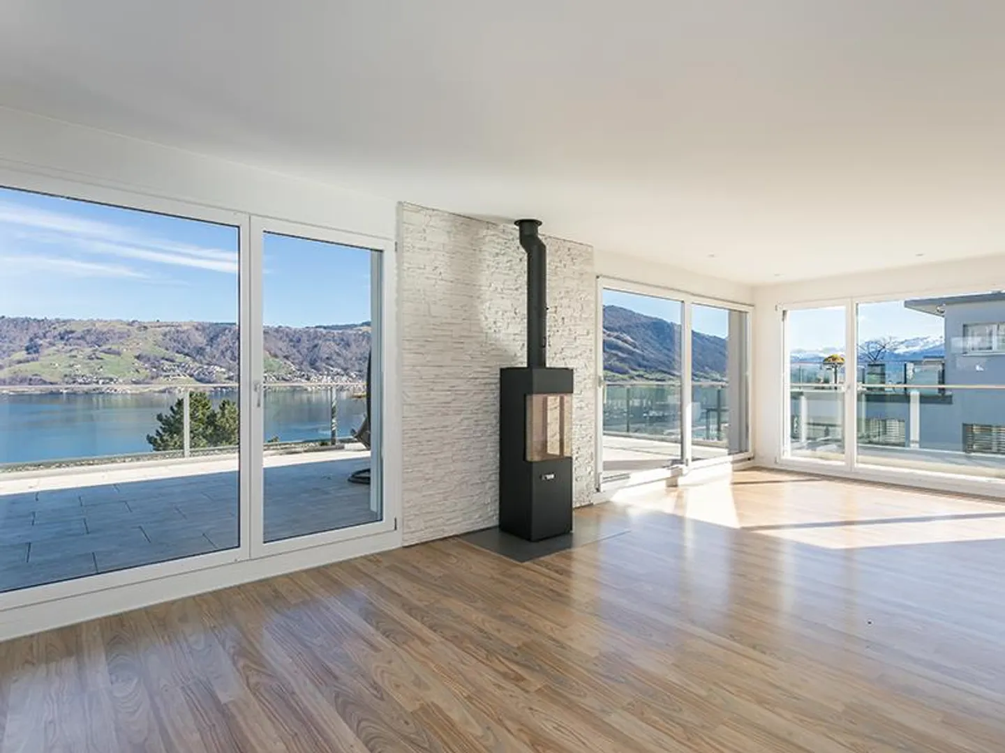 PRIVATE LAKE VIEW | Immensee - Photo 7 of 10