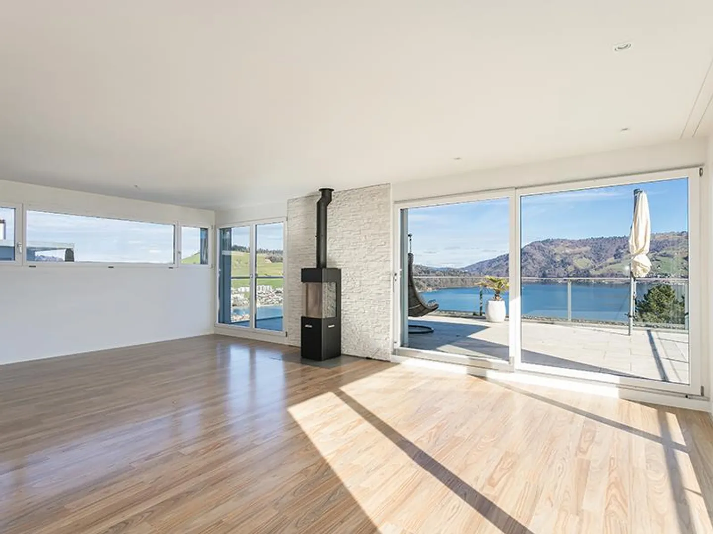 PRIVATE LAKE VIEW | Immensee - Photo 8 of 10