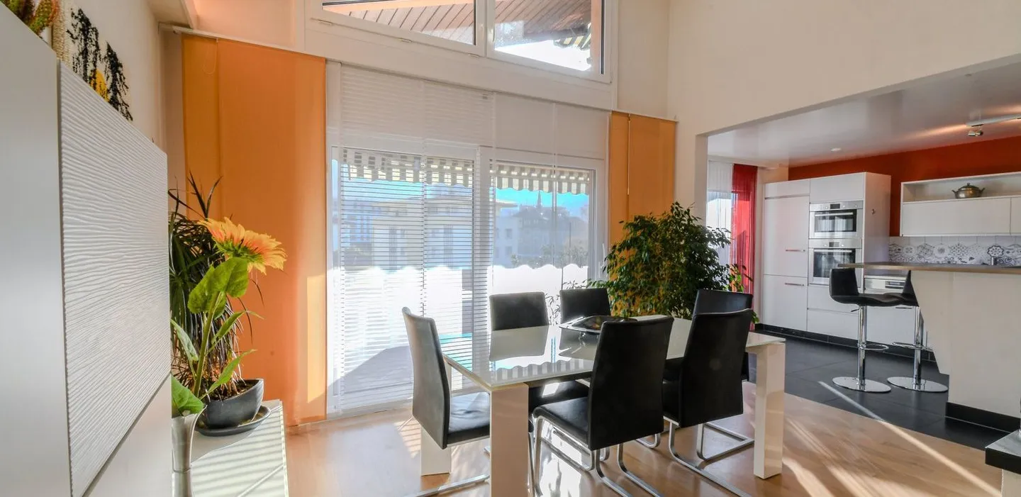 Bright attic duplex apartment - Photo 4 of 16