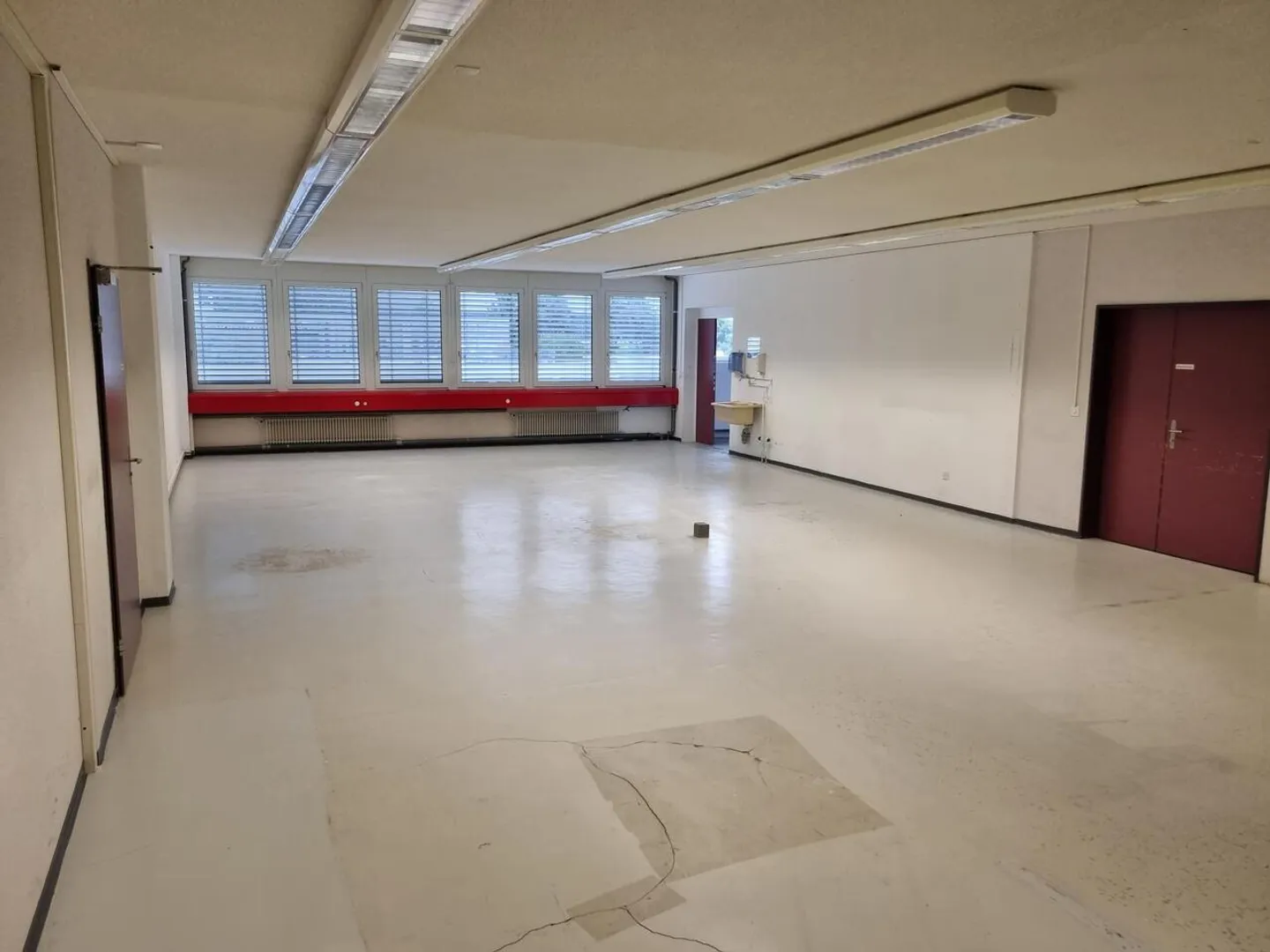 Niederwangen b.Bern, à louer, 250 m2 de bureaux et 230 m2 d'entrepôts - Photo 7 sur 8