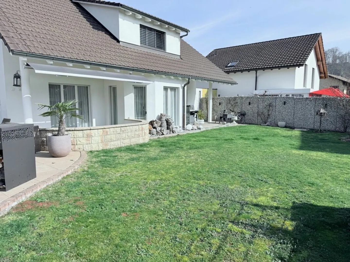 Grosszügiges 7.5 Zimmer Einfamilienhaus an privilegierter Lage - Photo 2 of 15