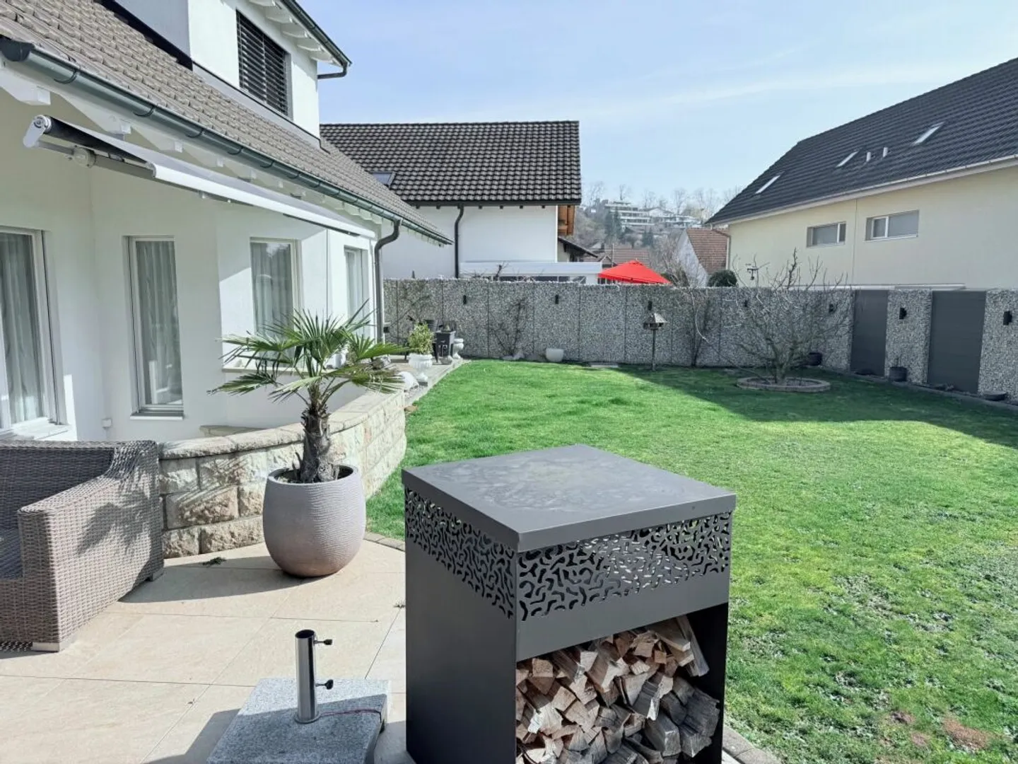 Grosszügiges 7.5 Zimmer Einfamilienhaus an privilegierter Lage - Photo 3 of 15