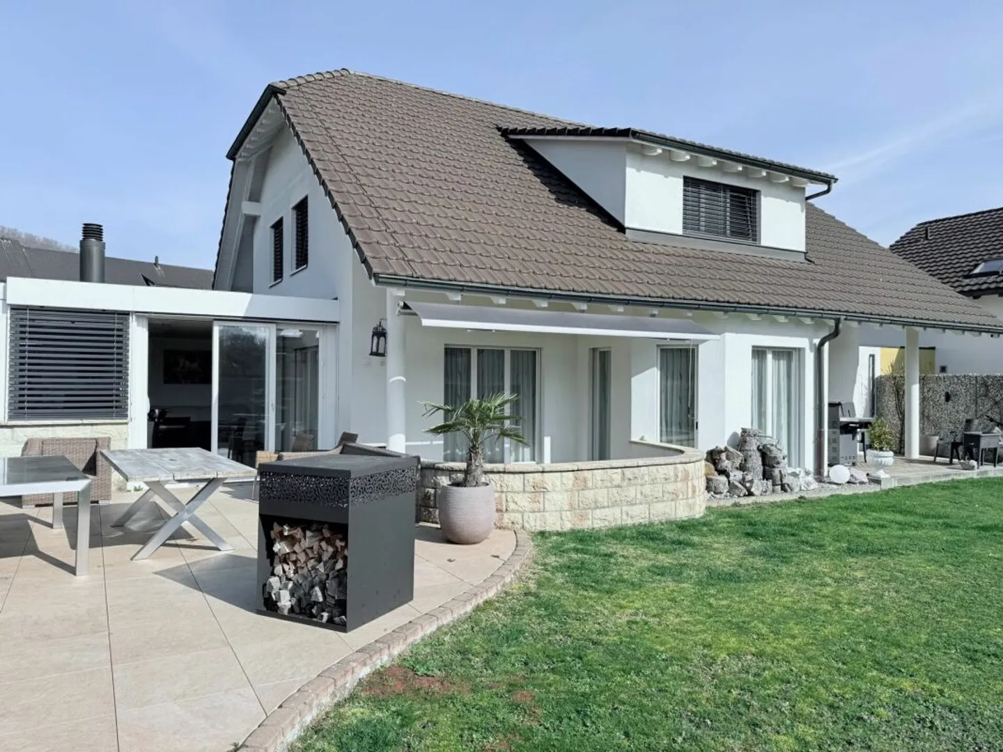 Grosszügiges 7.5 Zimmer Einfamilienhaus an privilegierter Lage - Photo 4 of 15