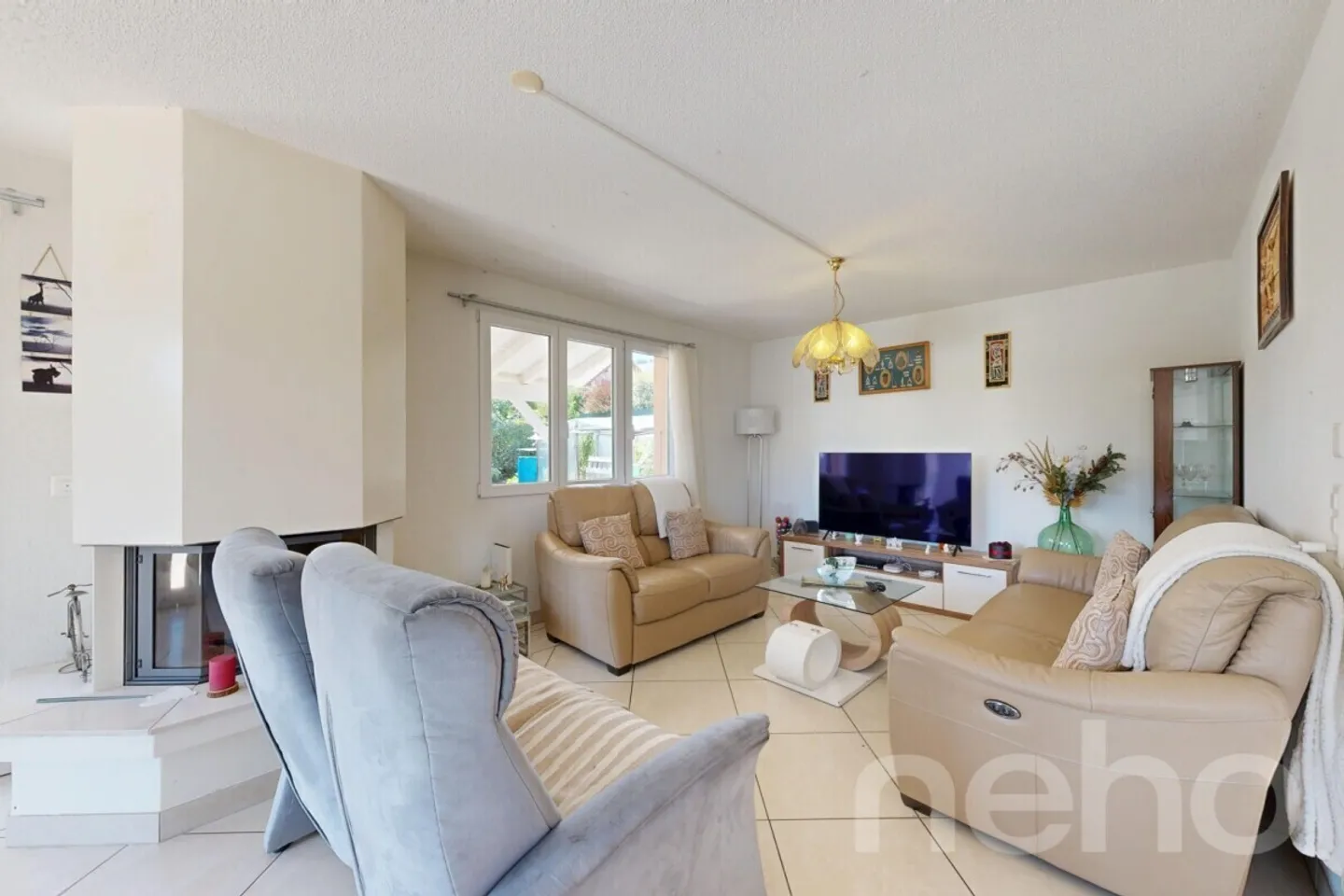 Family home with studio or office potential - Photo 5 of 12
