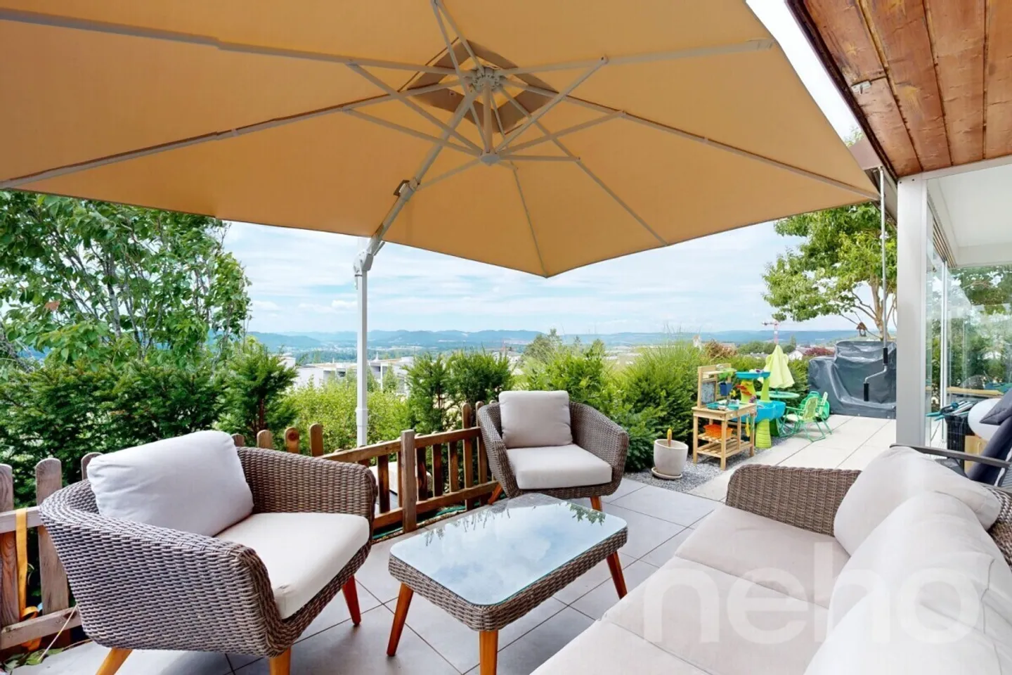 Exclusive 5.5-room apartment in elevated location with panoramic view - Photo 8 of 12