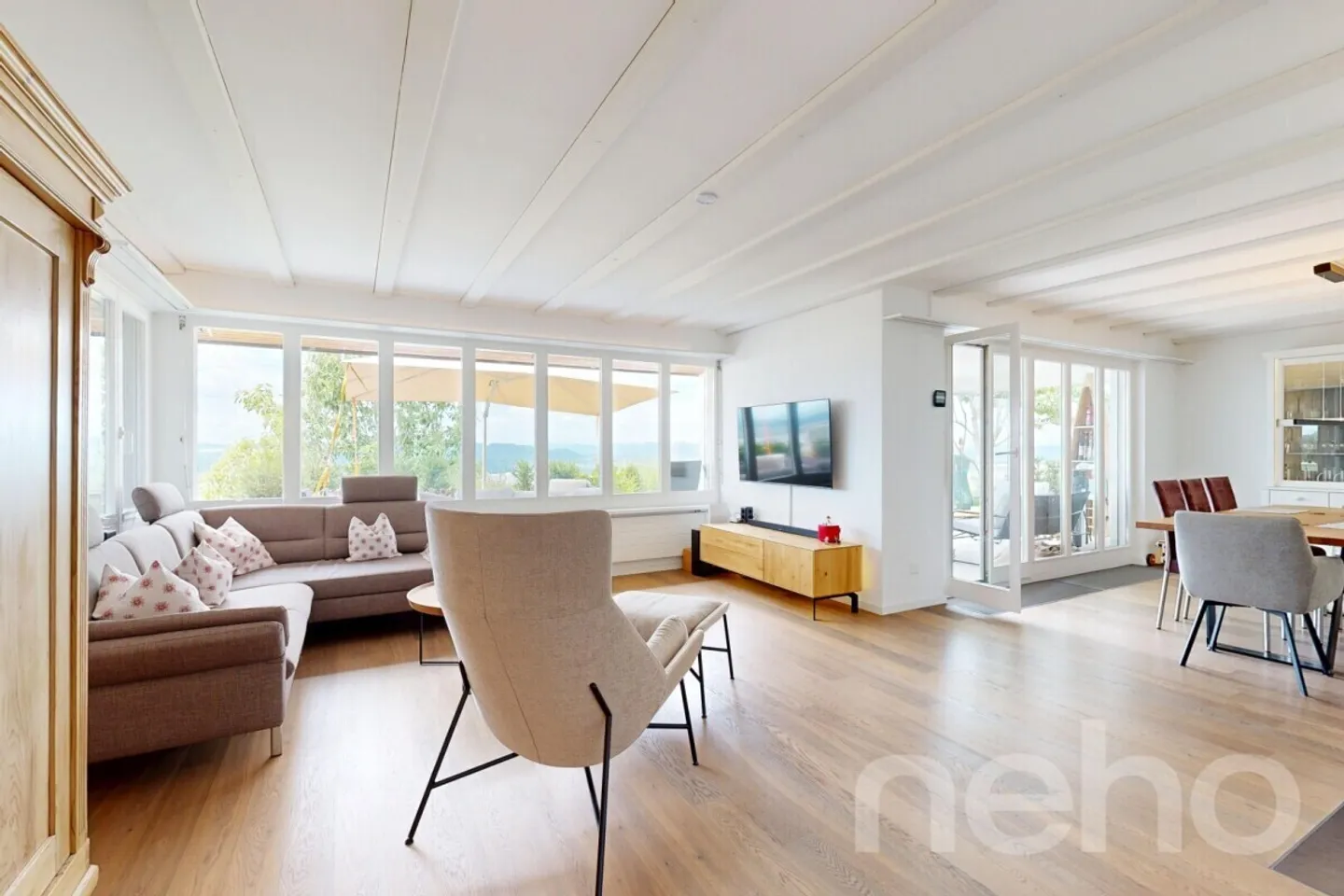 Exclusive 5.5-room apartment in elevated location with panoramic view - Photo 2 of 12