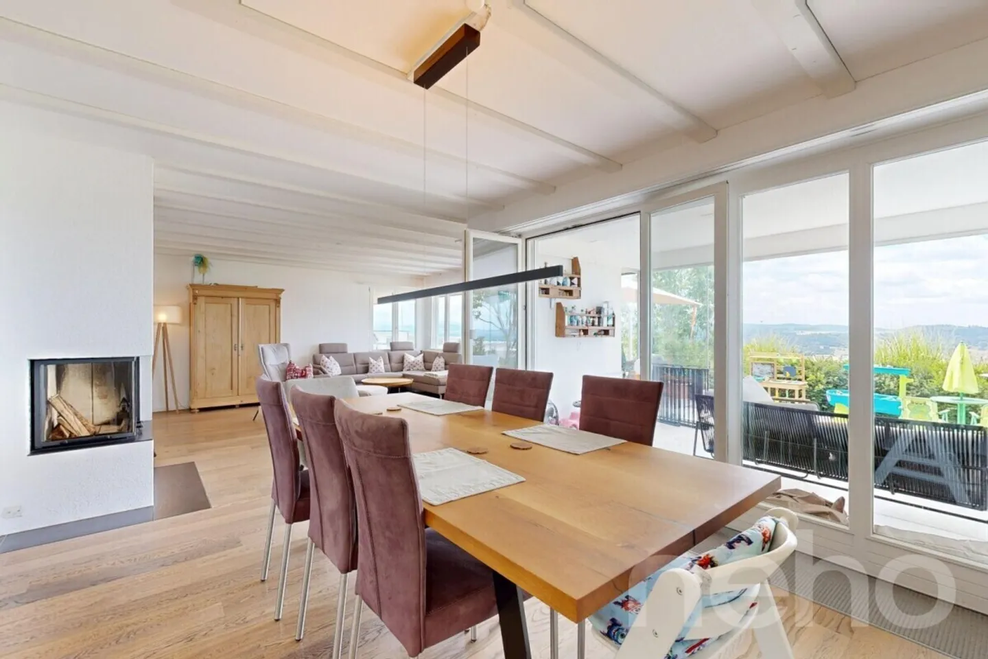 Exclusive 5.5-room apartment in elevated location with panoramic view - Photo 3 of 12