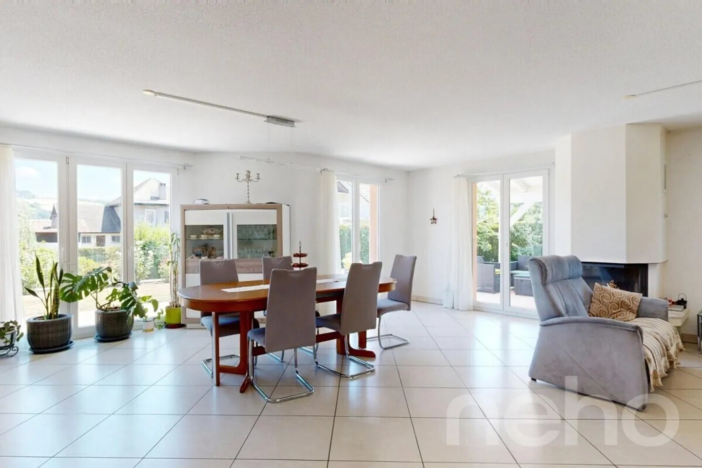 Family home with studio or office potential - Photo 4 of 12