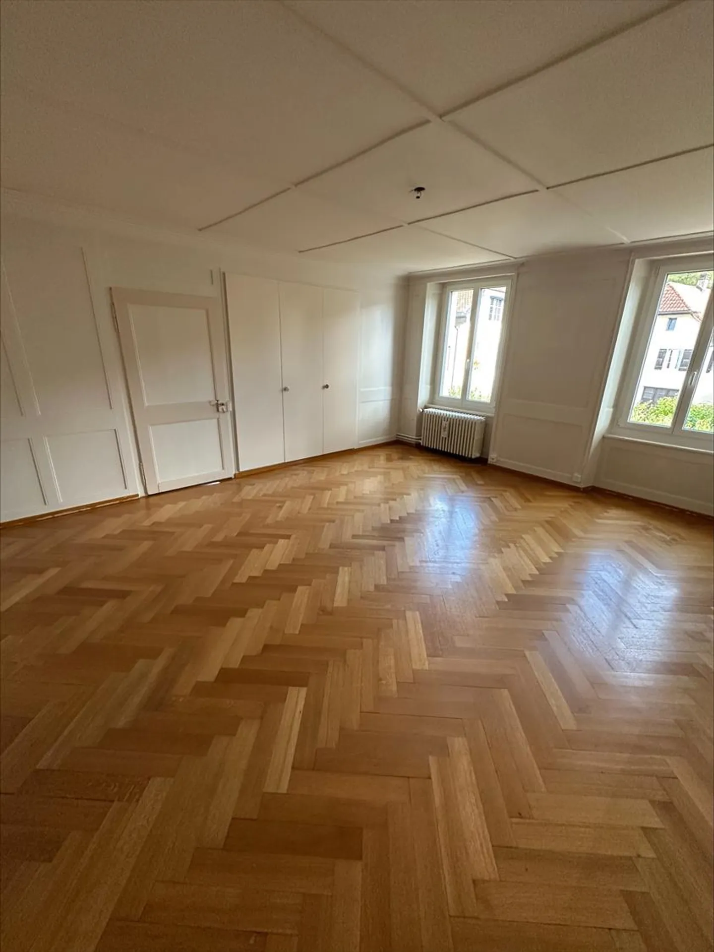 Ampio appartamento di 5 stanze a Val-de-Travers - Foto 1 di 9