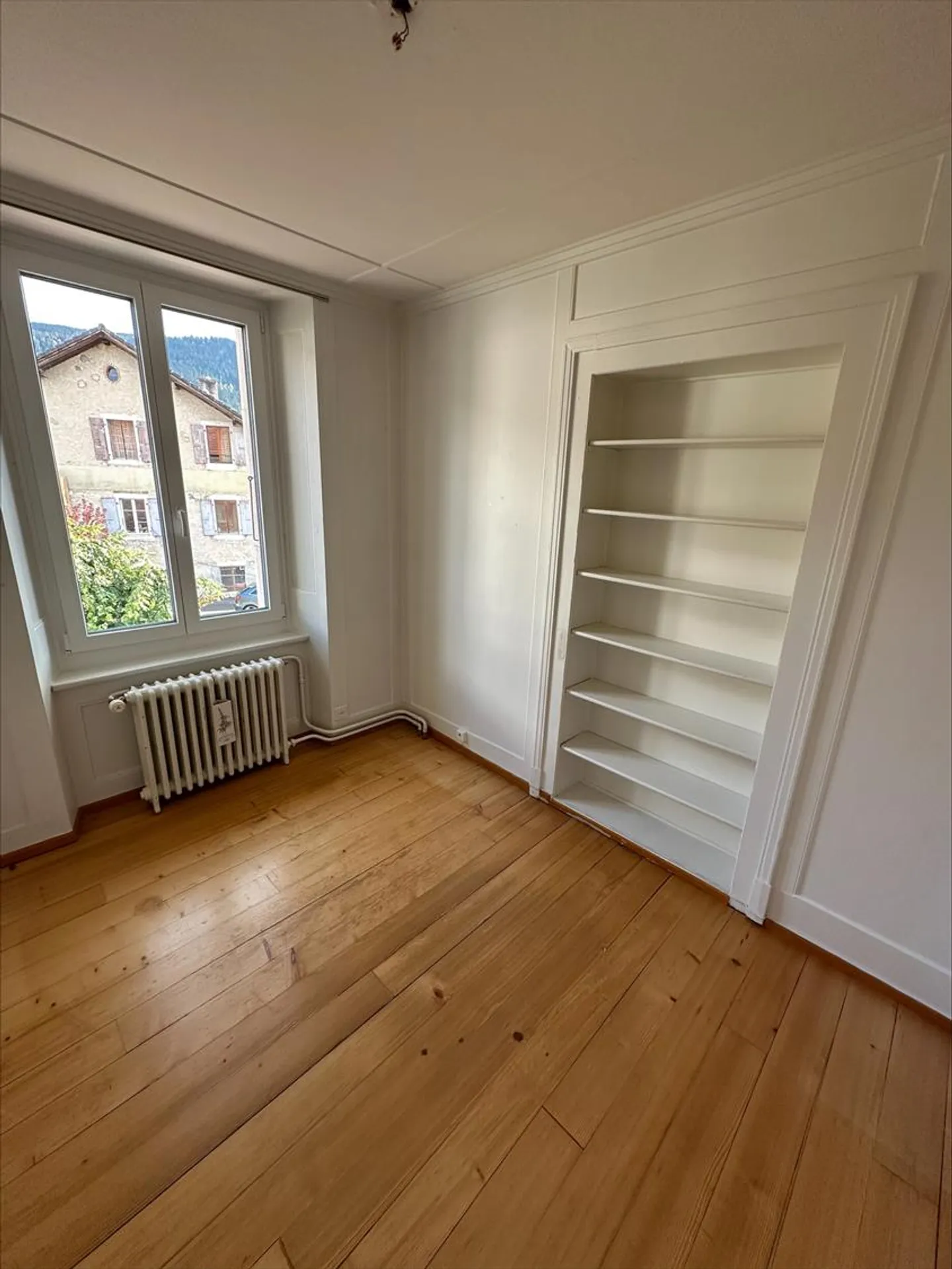 Ampio appartamento di 5 stanze a Val-de-Travers - Foto 4 di 9
