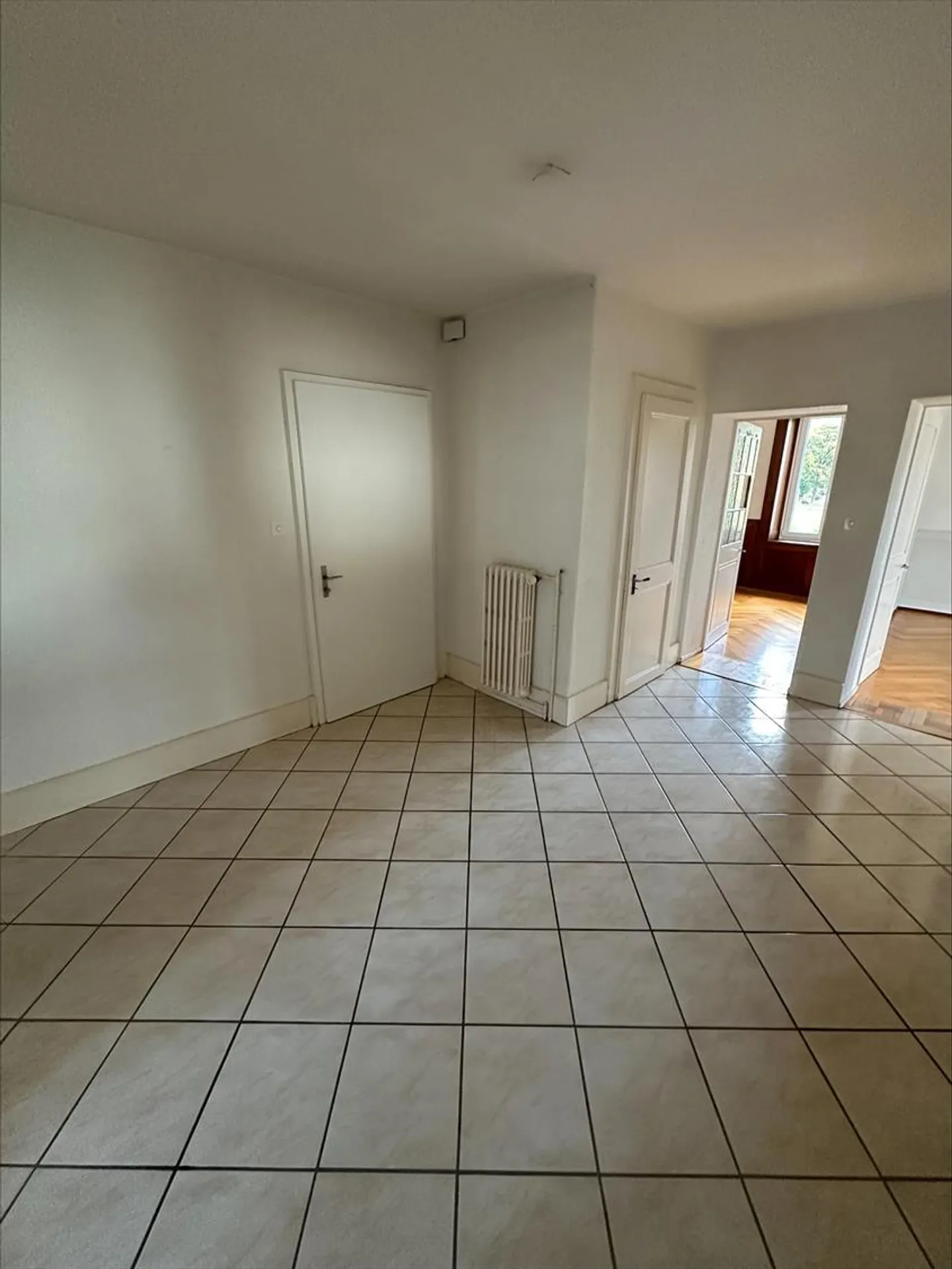 Ampio appartamento di 5 stanze a Val-de-Travers - Foto 3 di 9