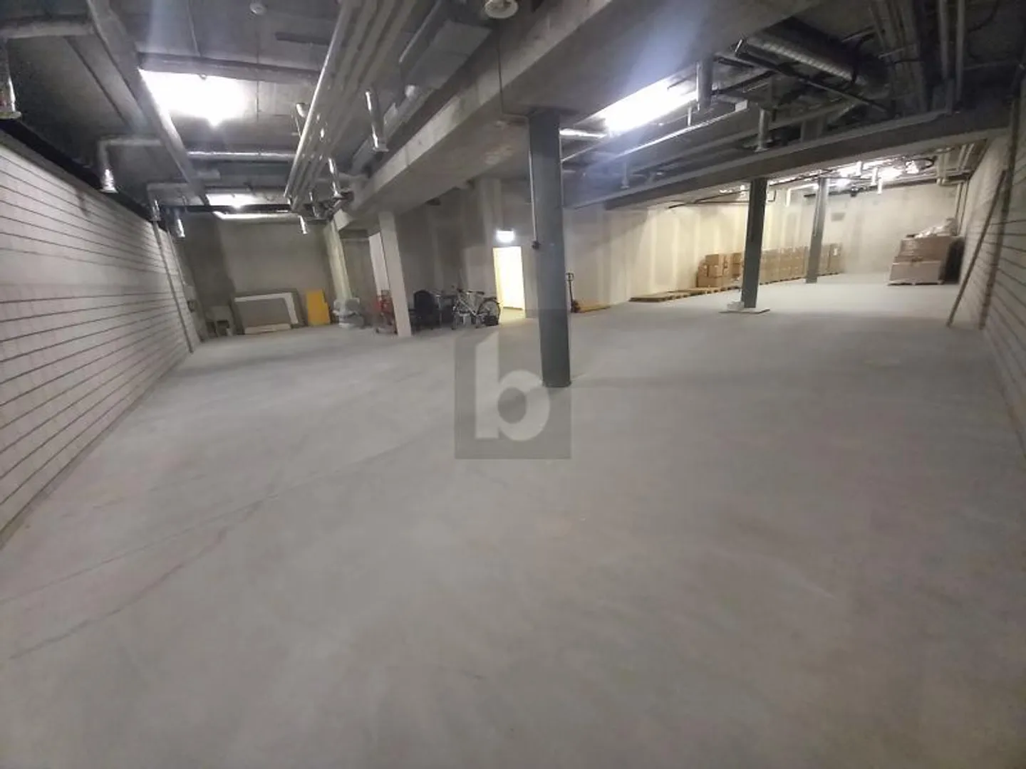 ESPACE DE STOCKAGE DANS UN EMPLACEMENT DE CHOIX - Photo 5 sur 6