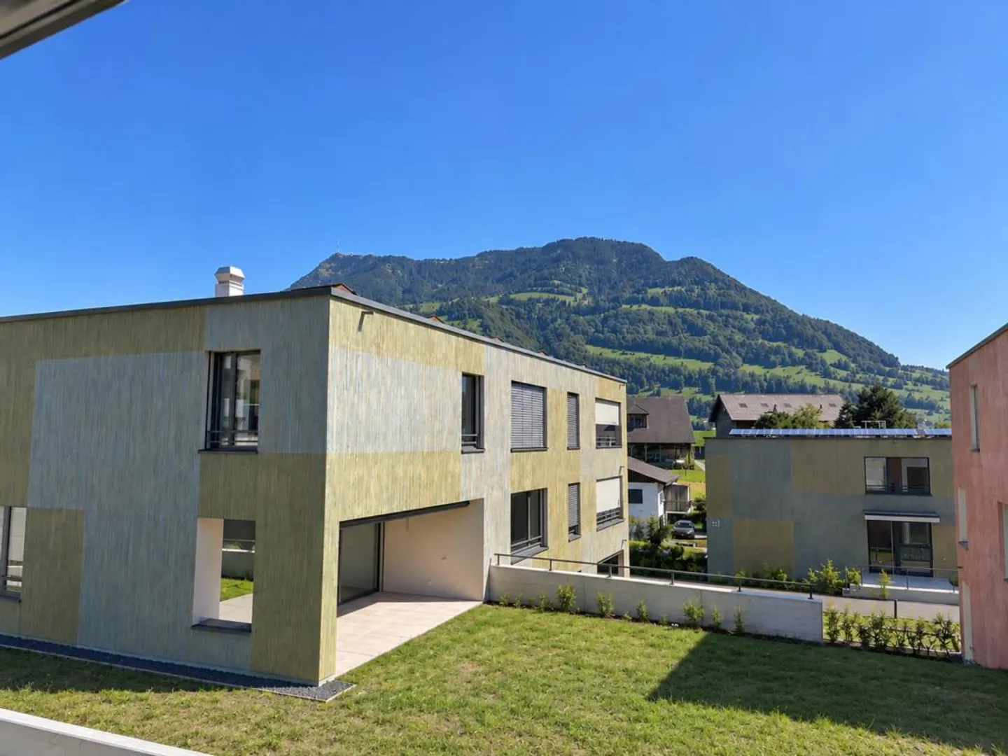 Première occupation : Appartement de jardin exclusif de 3,5 pièces dans le meilleur emplacement à Merlischachen - Photo 1 sur 10