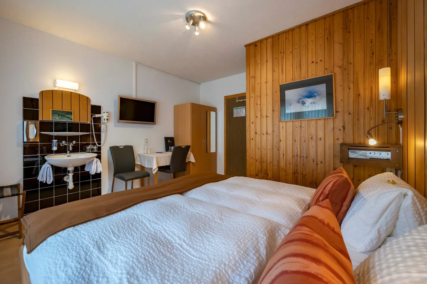 Unique Opportunity: Hotel in Picturesque Simplon Village – Buy Now! - Photo 6 of 11