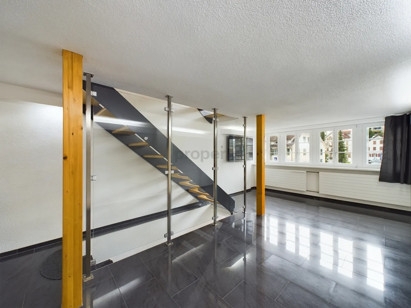Maison de ville confortable de 4 pièces dans un emplacement central à Rüti - Photo 2 sur 11